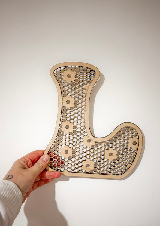 Lettre cannage fleuri